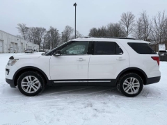 Used 2018  Ford Explorer 4d SUV 4WD XLT at Paradise Motors near Lansing&comma; MI