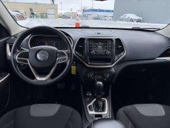 Used 2017  Jeep Cherokee 4d SUV 4WD Sport I4 at Paradise Motors near Lansing&comma; MI