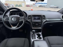 Used 2019  Jeep Grand Cherokee 4d SUV 4WD Laredo at Paradise Motors near Lansing&comma; MI