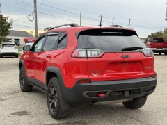 Used 2019  Jeep Cherokee 4d SUV 4WD Trailhawk 3&period;2L at Paradise Motors near Lansing&comma; MI