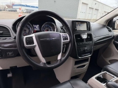 Used 2016  Chrysler Town & Country 4d Wagon Touring at Paradise Motors near Lansing&comma; MI