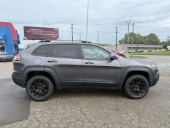 Used 2019  Jeep Cherokee 4d SUV 4WD Trailhawk 3&period;2L at Paradise Motors near Lansing&comma; MI