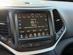 Used 2017  Jeep Cherokee 4d SUV 4WD Trailhawk V6 at Paradise Motors near Lansing&comma; MI