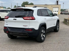 Used 2016 Jeep Cherokee 4d SUV 4WD Trailhawk V6 at Paradise Motors near Lansing, MI
