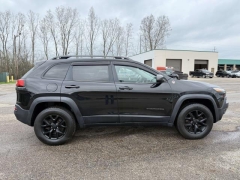 Used 2018  Jeep Cherokee 4d SUV 4WD Trailhawk V6 at Paradise Motors near Lansing&comma; MI