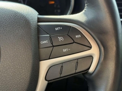 Used 2018  Jeep Grand Cherokee 4d SUV 4WD Laredo at Paradise Motors near Lansing&comma; MI