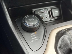 Used 2015  Jeep Cherokee 4d SUV 4WD Latitude V6 at Paradise Motors near Lansing, MI