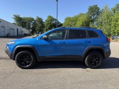 Used 2017  Jeep Cherokee 4d SUV 4WD Trailhawk V6 at Paradise Motors near Lansing&comma; MI