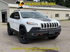 Used 2018  Jeep Cherokee 4d SUV 4WD Trailhawk V6 at Paradise Motors near Lansing&comma; MI