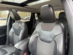 Used 2018  Jeep Cherokee 4d SUV 4WD Trailhawk V6 at Paradise Motors near Lansing&comma; MI