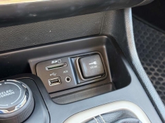 Used 2016  Jeep Cherokee 4d SUV 4WD Latitude V6 at Paradise Motors near Lansing&comma; MI