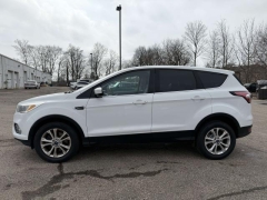 Used 2017  Ford Escape 4d SUV 4WD SE at Paradise Motors near Lansing&comma; MI