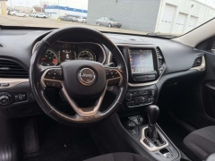 Used 2015  Jeep Cherokee 4d SUV 4WD Latitude V6 at Paradise Motors near Lansing, MI