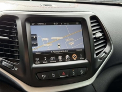 Used 2018  Jeep Cherokee 4d SUV 4WD Trailhawk V6 at Paradise Motors near Lansing&comma; MI
