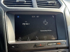 Used 2017  Ford Explorer 4d SUV 4WD XLT at Paradise Motors near Lansing, MI