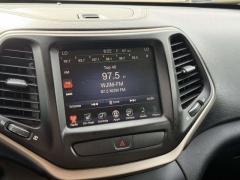 Used 2016  Jeep Cherokee 4d SUV 4WD Latitude V6 at Paradise Motors near Lansing&comma; MI