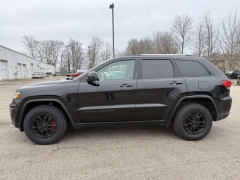 Used 2019  Jeep Grand Cherokee 4d SUV 4WD Laredo at Paradise Motors near Lansing&comma; MI