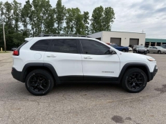 Used 2018  Jeep Cherokee 4d SUV 4WD Trailhawk V6 at Paradise Motors near Lansing&comma; MI