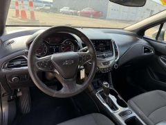 Used 2019  Chevrolet Cruze 4d Hatchback LT at Paradise Motors near Lansing&comma; MI