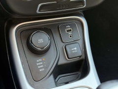 Used 2018  Jeep Compass 4d SUV 4WD Latitude at Paradise Motors near Lansing&comma; MI