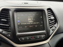 Used 2016  Jeep Cherokee 4d SUV 4WD Limited V6 at Paradise Motors near Lansing&comma; MI