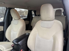 Used 2017  Jeep Cherokee 4d SUV 4WD Sport I4 Altitude at Paradise Motors near Lansing&comma; MI