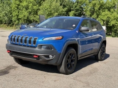 Used 2017  Jeep Cherokee 4d SUV 4WD Trailhawk V6 at Paradise Motors near Lansing&comma; MI
