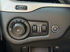 Used 2016  Jeep Cherokee 4d SUV 4WD Latitude V6 at Paradise Motors near Lansing&comma; MI