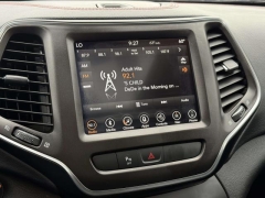 Used 2019  Jeep Cherokee 4d SUV 4WD Trailhawk 3&period;2L at Paradise Motors near Lansing&comma; MI