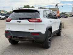 Used 2018  Jeep Cherokee 4d SUV 4WD Trailhawk V6 at Paradise Motors near Lansing&comma; MI