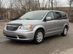 Used 2016  Chrysler Town & Country 4d Wagon Touring at Paradise Motors near Lansing&comma; MI