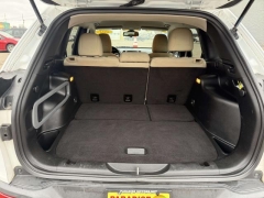 Used 2017  Jeep Cherokee 4d SUV 4WD Sport I4 Altitude at Paradise Motors near Lansing&comma; MI