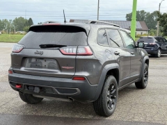 Used 2019  Jeep Cherokee 4d SUV 4WD Trailhawk 3&period;2L at Paradise Motors near Lansing&comma; MI