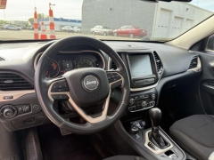 Used 2016  Jeep Cherokee 4d SUV 4WD Latitude V6 at Paradise Motors near Lansing&comma; MI