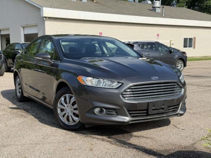 Used 2016 Ford Fusion 4d Sedan SE 2.0L EcoBoost at Paradise Motors near Lansing, MI