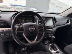 Used 2016  Jeep Cherokee 4d SUV 4WD Latitude V6 at Paradise Motors near Lansing&comma; MI