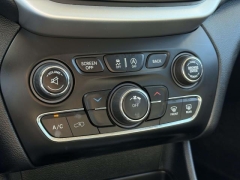 Used 2017  Jeep Cherokee 4d SUV 4WD Trailhawk V6 at Paradise Motors near Lansing&comma; MI