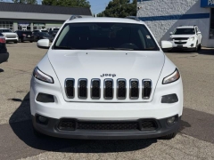 Used 2016  Jeep Cherokee 4d SUV 4WD Latitude V6 at Paradise Motors near Lansing&comma; MI
