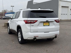 Used 2018  Chevrolet Traverse 4d SUV FWD LT Cloth w/1LT at Paradise Motors near Lansing, MI