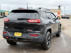 Used 2018  Jeep Cherokee 4d SUV 4WD Trailhawk V6 at Paradise Motors near Lansing&comma; MI