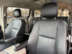 Used 2016  Chrysler Town & Country 4d Wagon Touring at Paradise Motors near Lansing&comma; MI