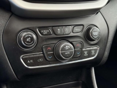 Used 2018  Jeep Cherokee 4d SUV 4WD Trailhawk V6 at Paradise Motors near Lansing&comma; MI