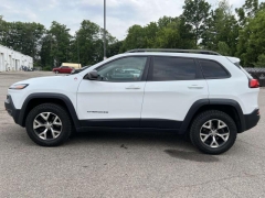 Used 2016 Jeep Cherokee 4d SUV 4WD Trailhawk V6 at Paradise Motors near Lansing, MI