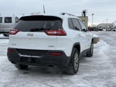 Used 2016  Jeep Cherokee 4d SUV 4WD Latitude V6 at Paradise Motors near Lansing&comma; MI