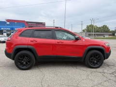 Used 2019  Jeep Cherokee 4d SUV 4WD Trailhawk 3&period;2L at Paradise Motors near Lansing&comma; MI
