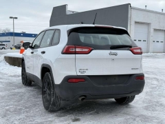 Used 2017  Jeep Cherokee 4d SUV 4WD Sport I4 at Paradise Motors near Lansing&comma; MI