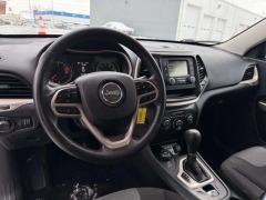 Used 2017  Jeep Cherokee 4d SUV 4WD Sport I4 at Paradise Motors near Lansing&comma; MI