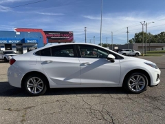Used 2019  Chevrolet Cruze 4d Sedan LT at Paradise Motors near Lansing&comma; MI