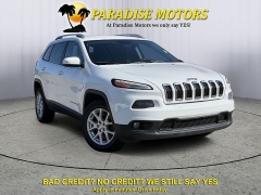 Used 2016  Jeep Cherokee 4d SUV 4WD Latitude V6 at Paradise Motors near Lansing&comma; MI