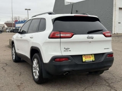Used 2017  Jeep Cherokee 4d SUV 4WD Sport I4 Altitude at Paradise Motors near Lansing&comma; MI